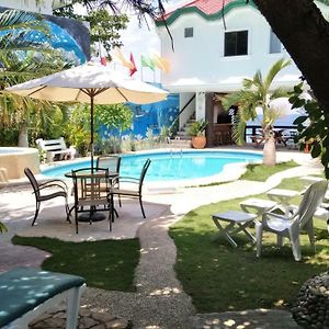 Love'S Beach & Dive Resort